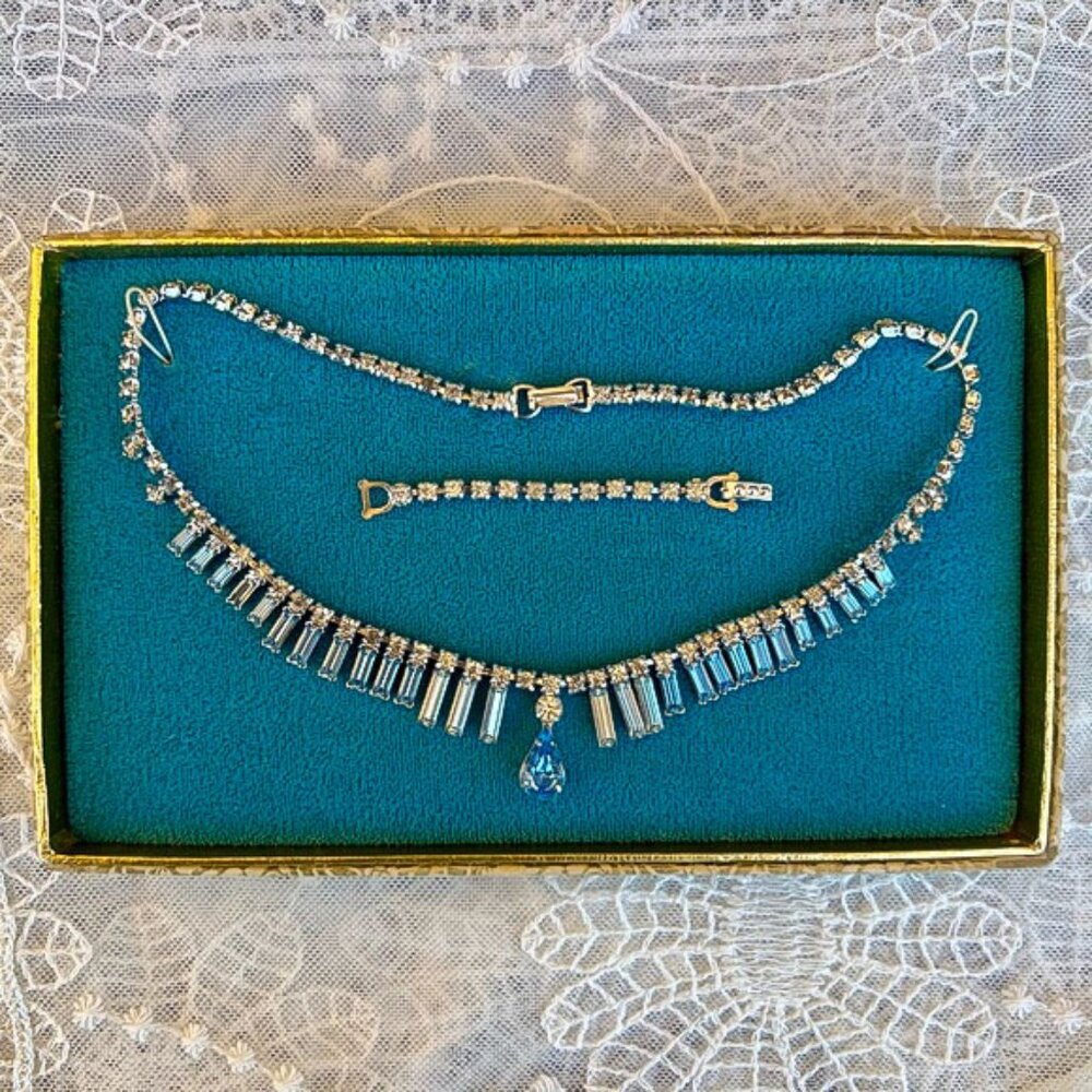 SOLD Vintage 50’s Blue Rhinestone Necklace w/Extender & Original Box - Picture 11 of 15